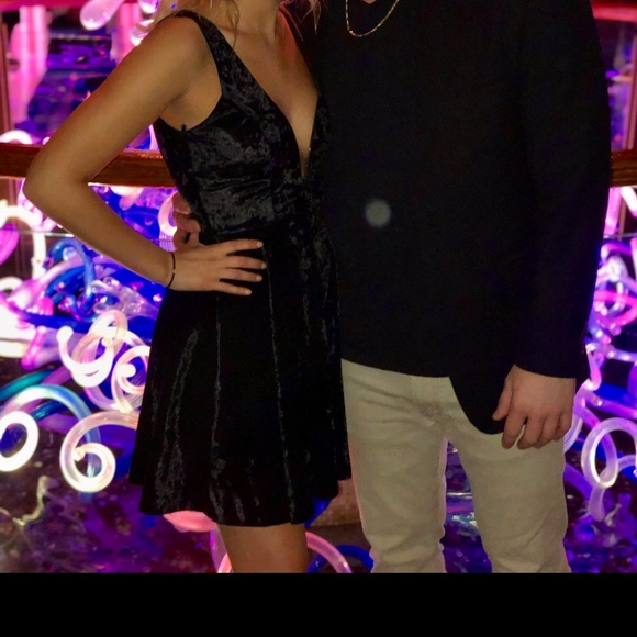 Velvet lulus dress size S - Picture 3 of 3